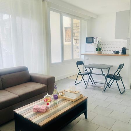 Spacieux Et Lumineux, Coup De Coeur Garanti A Proximite Du Metro Et Rer La Courneuve Luaran gambar
